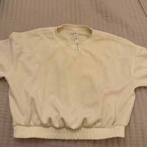 Lululemon cropped top, almost NEW condition! Athletic feel